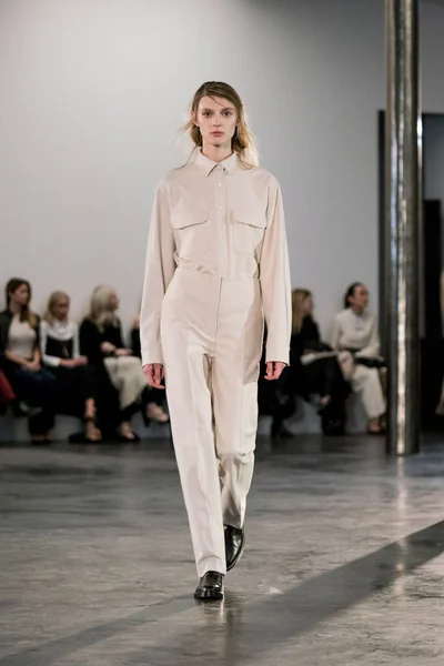 Look 5